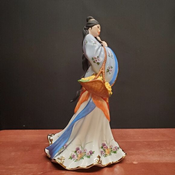 The Chrysanthemum Princess by Lena Liu Porcelain Figurine The Danbury Mint - Picture 4 of 8